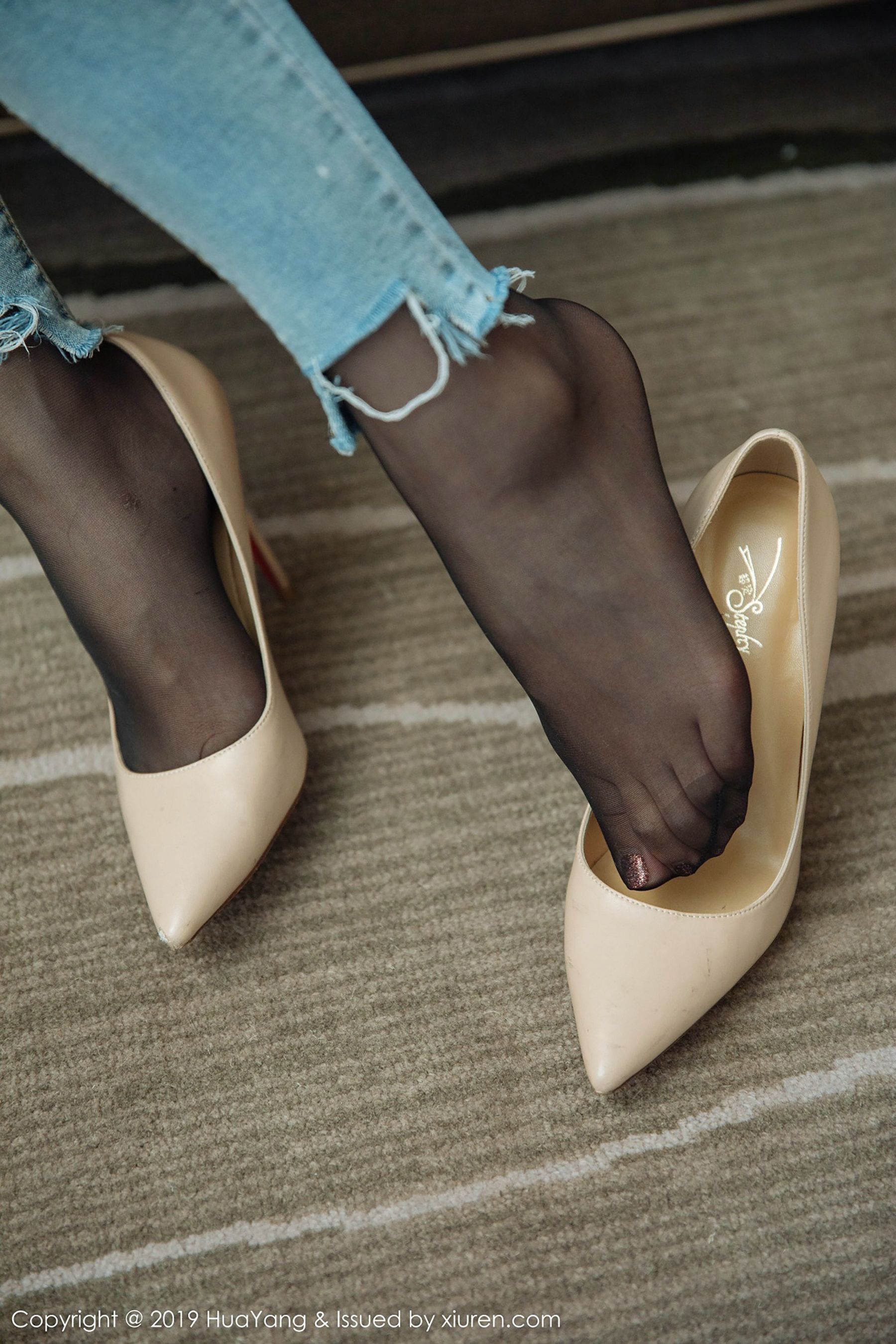 周于希Sandy《牛仔内衣下的S型曲线》 [花漾HuaYang] Vol.110 写真集