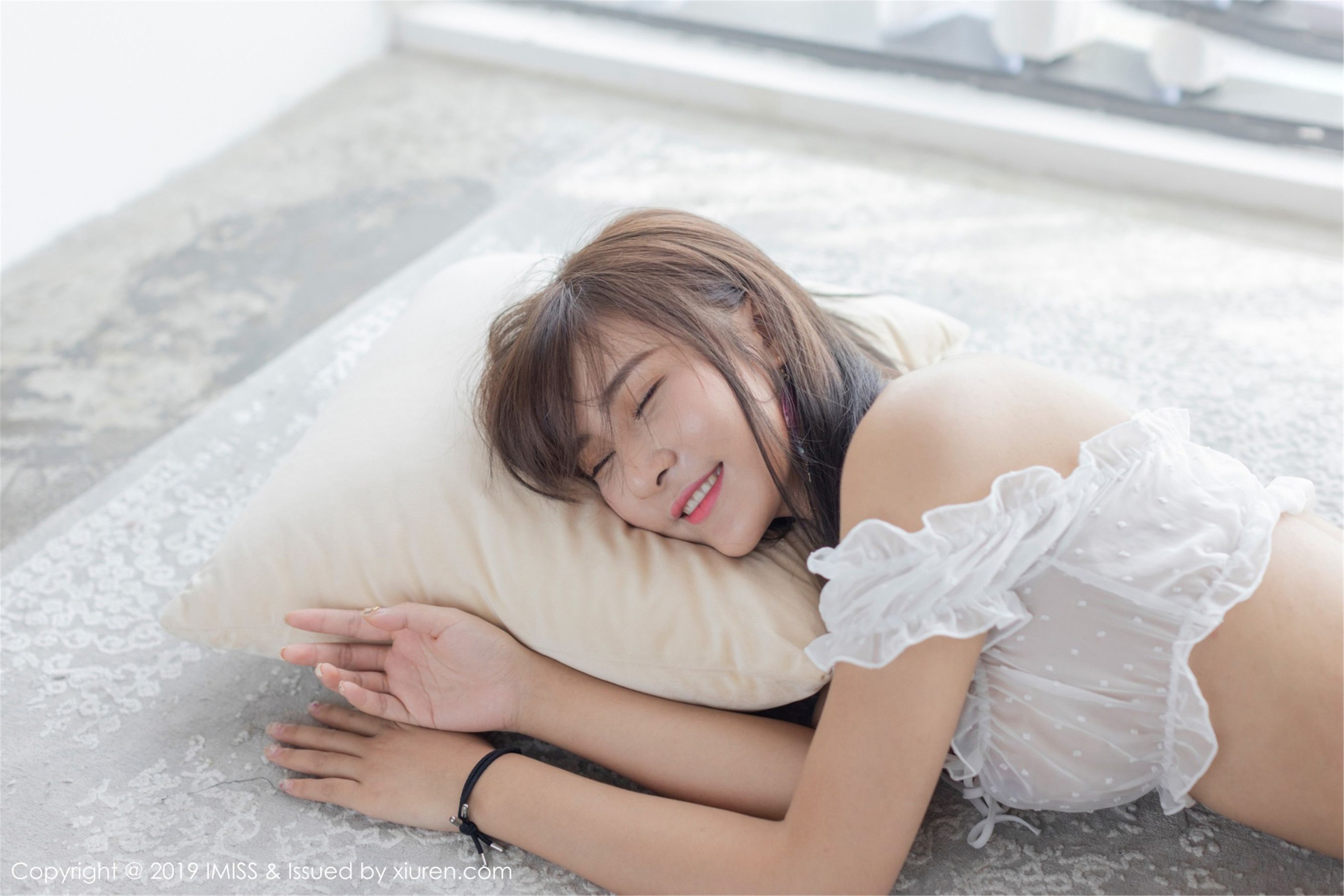 SOLO-尹菲《半透的内衣，细腻与出挑的美感》 [爱蜜社IMiss] Vol.339 写真集