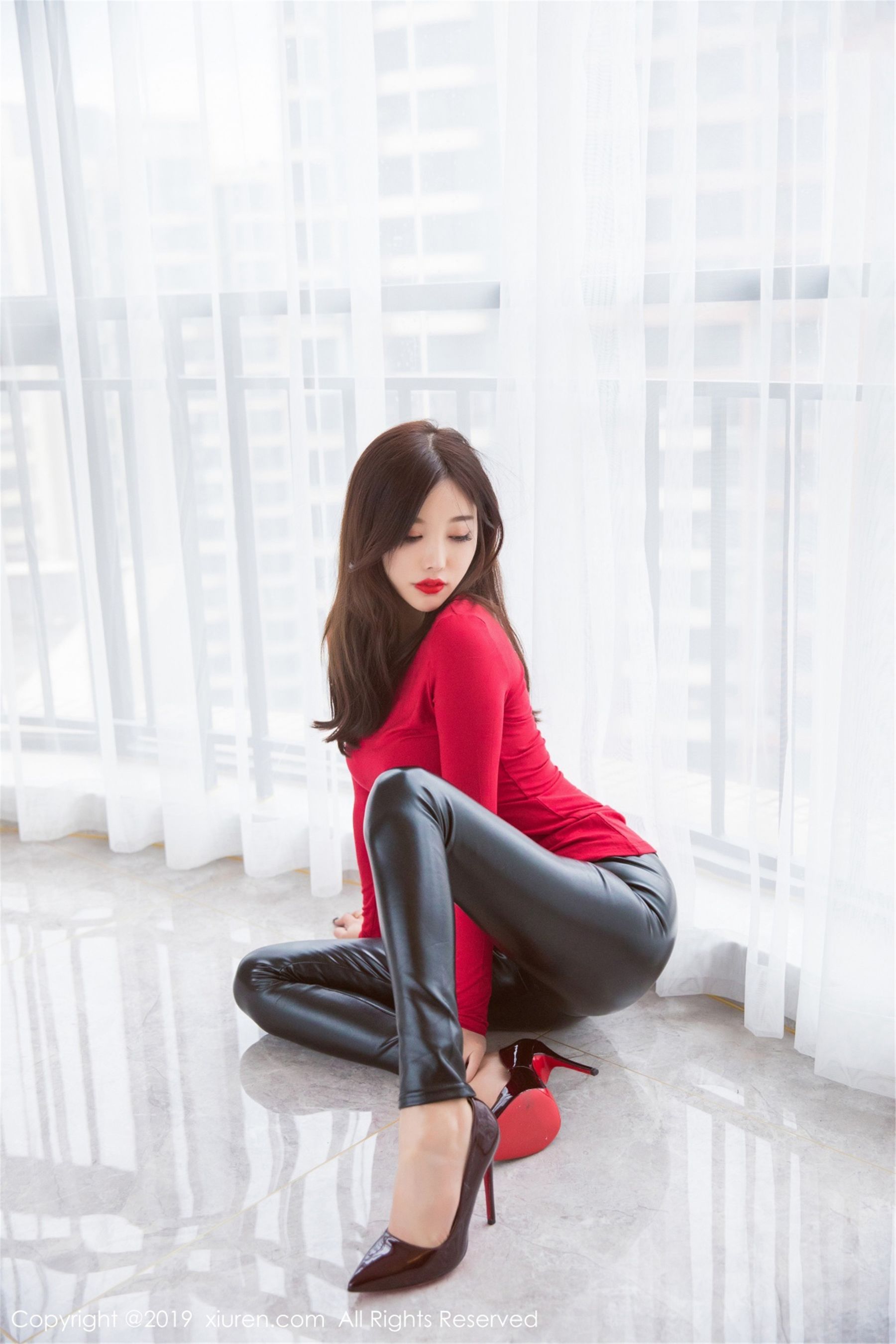 杨晨晨sugar《不可抗拒的皮裤诱惑》 [秀人XIUREN] No.1411 写真集