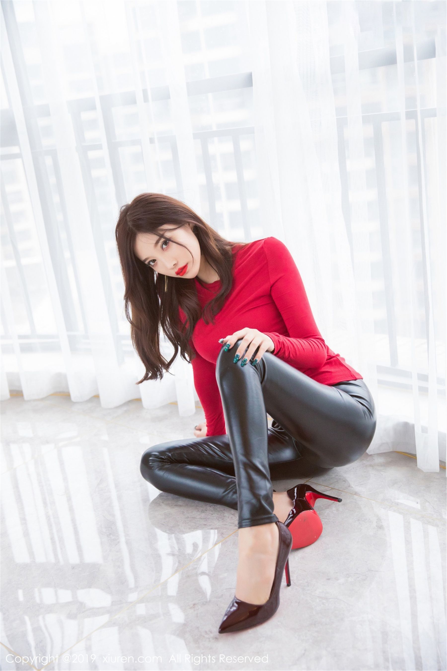 杨晨晨sugar《不可抗拒的皮裤诱惑》 [秀人XIUREN] No.1411 写真集