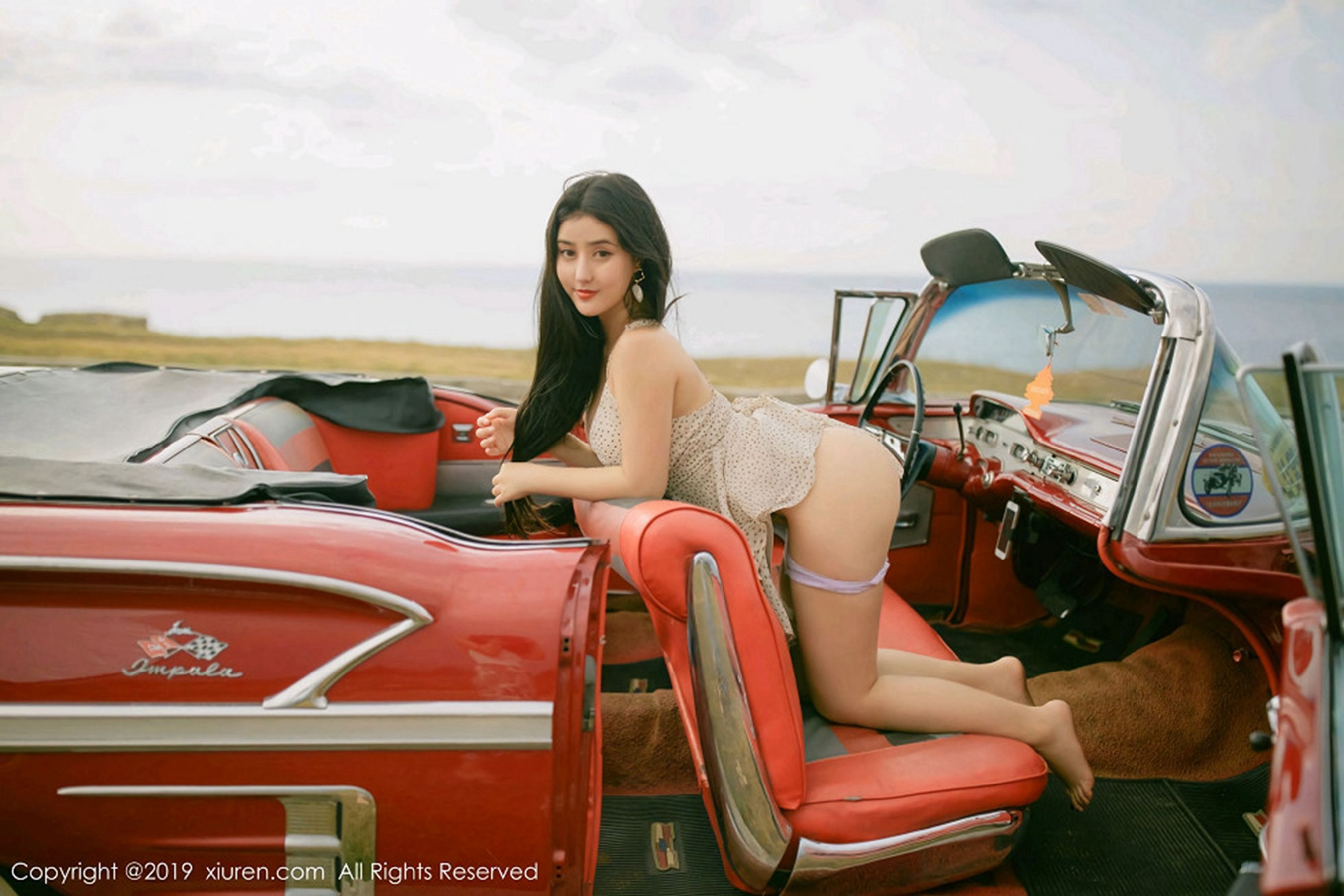 Manuela玛鲁娜《复古车外拍下的无可比拟美臀》 [秀人XIUREN] No.1463 写真集