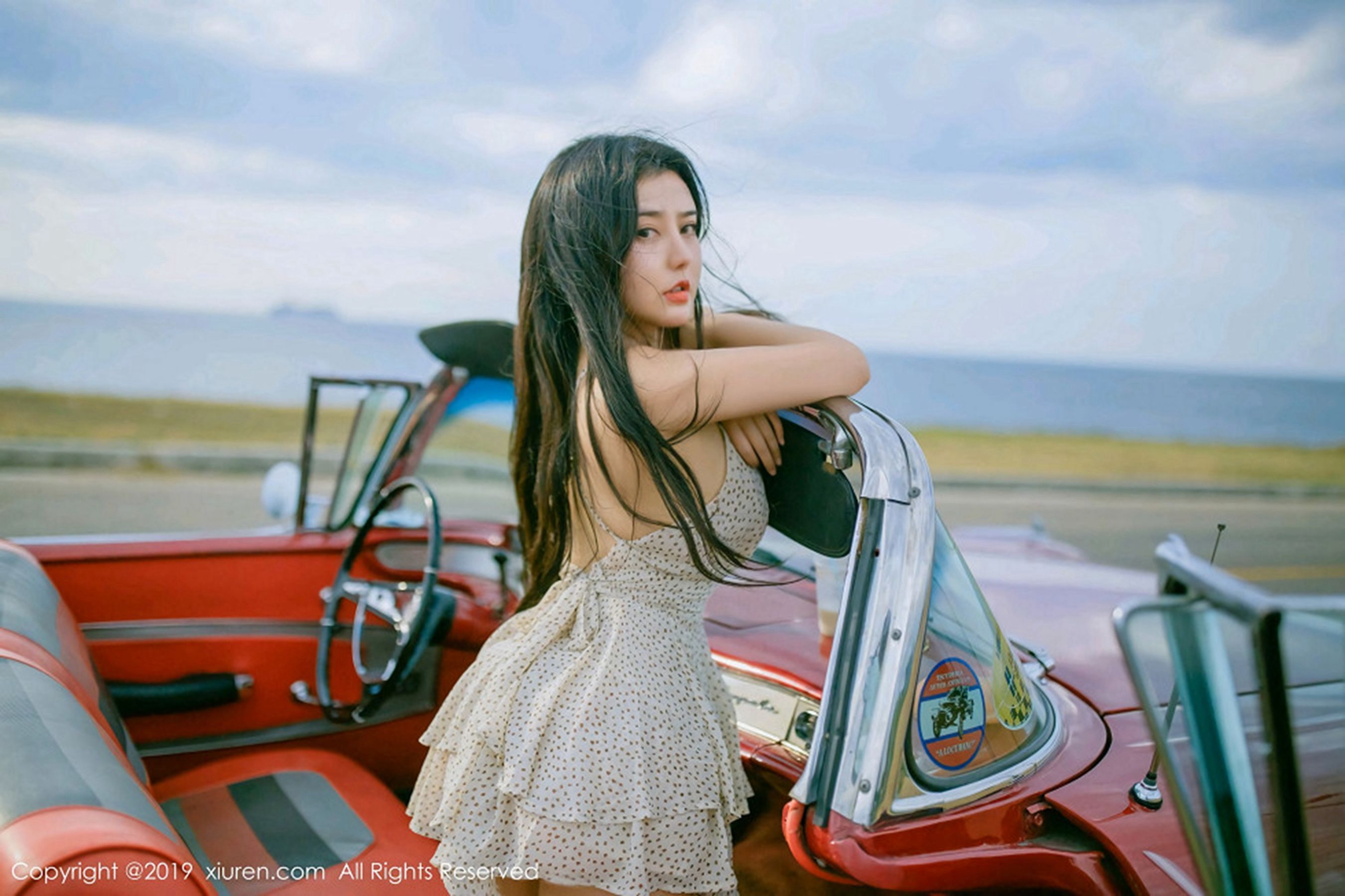 Manuela玛鲁娜《复古车外拍下的无可比拟美臀》 [秀人XIUREN] No.1463 写真集