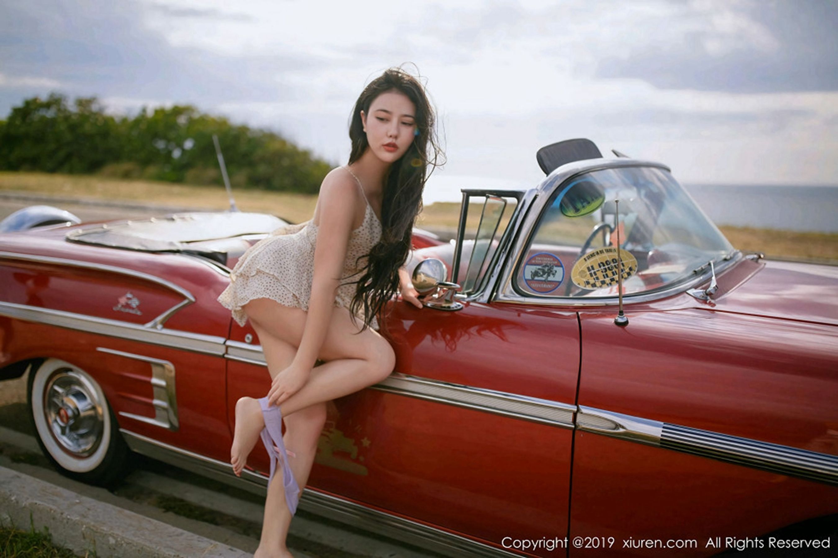 Manuela玛鲁娜《复古车外拍下的无可比拟美臀》 [秀人XIUREN] No.1463 写真集