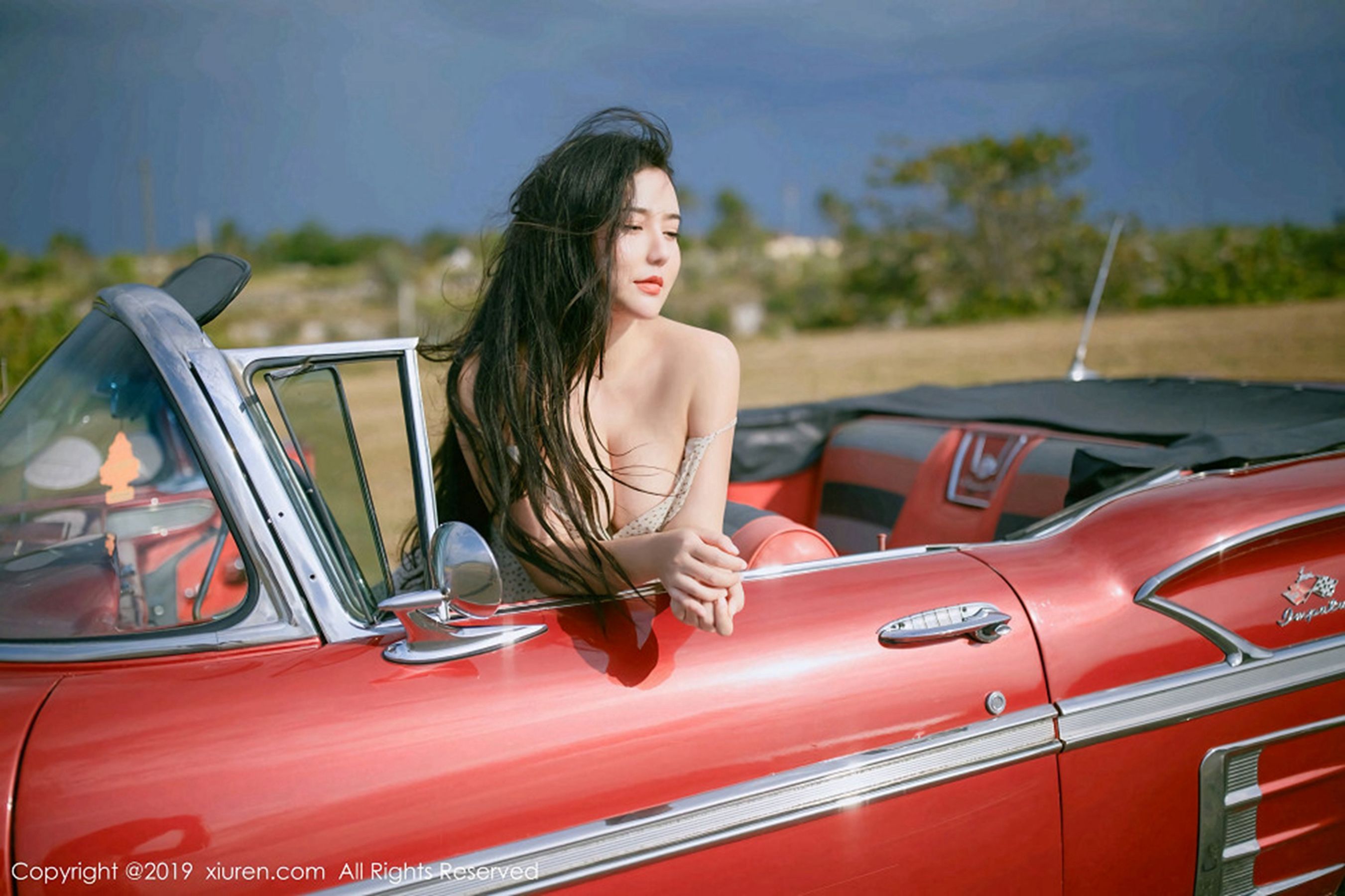 Manuela玛鲁娜《复古车外拍下的无可比拟美臀》 [秀人XIUREN] No.1463 写真集