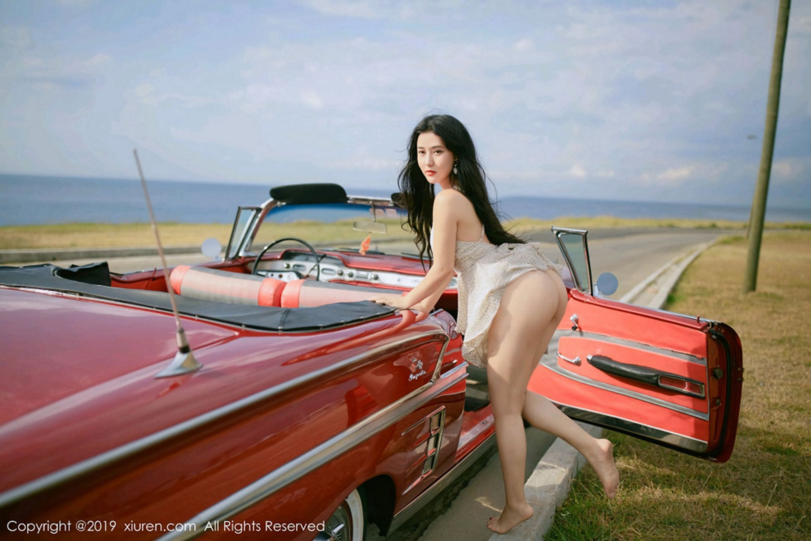 Manuela玛鲁娜《复古车外拍下的无可比拟美臀》 [秀人XIUREN] No.1463 写真集