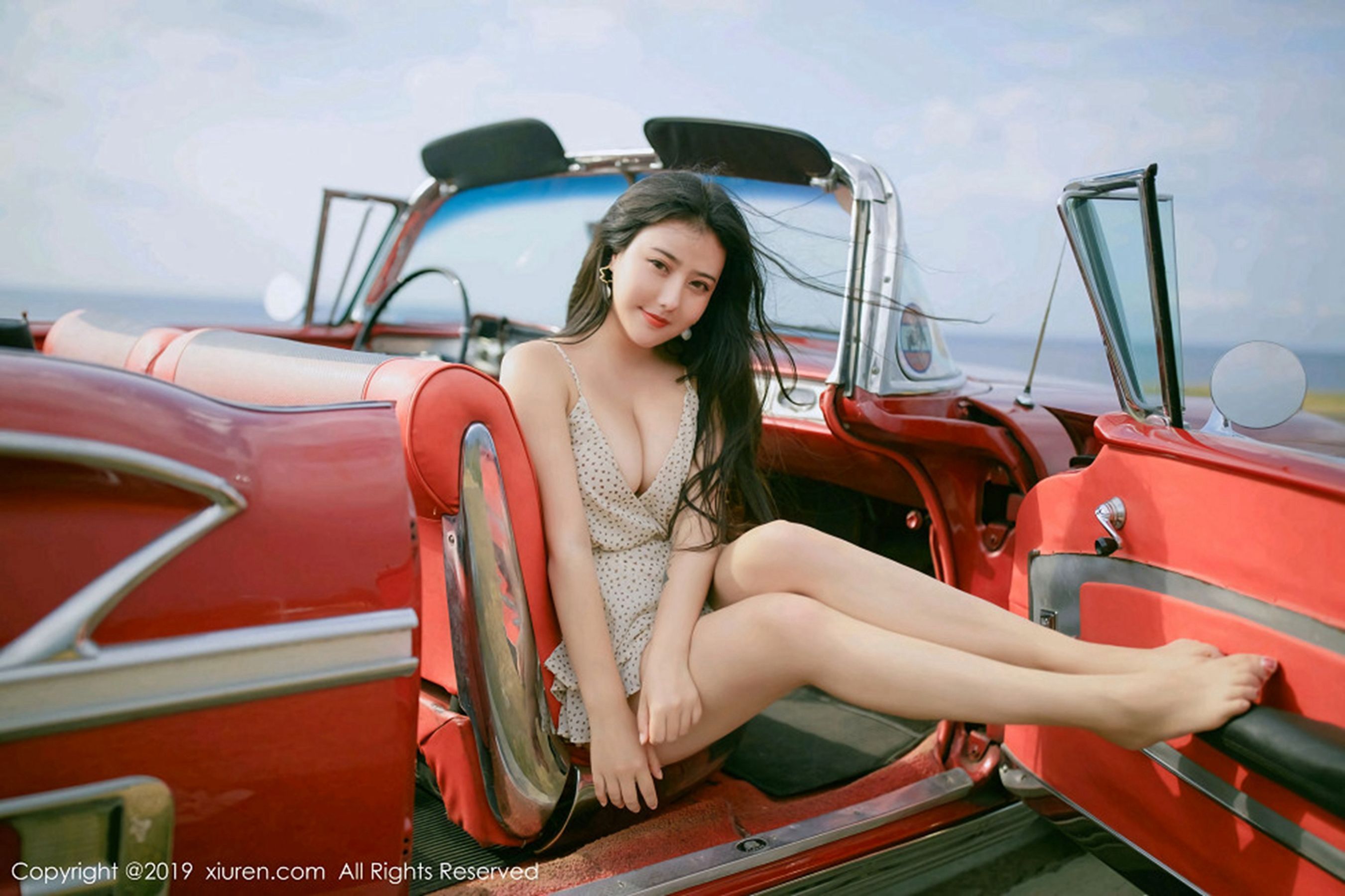 Manuela玛鲁娜《复古车外拍下的无可比拟美臀》 [秀人XIUREN] No.1463 写真集