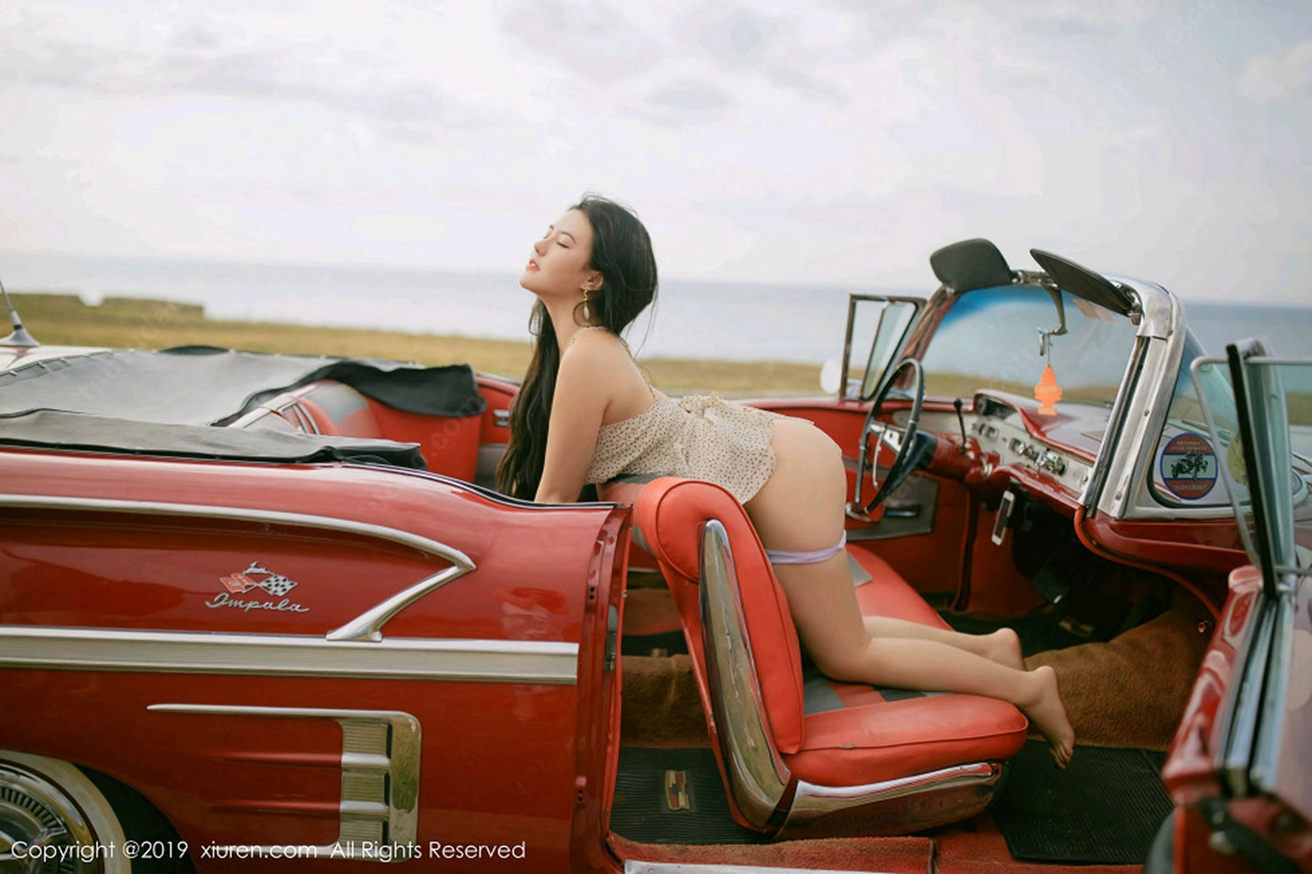 Manuela玛鲁娜《复古车外拍下的无可比拟美臀》 [秀人XIUREN] No.1463 写真集