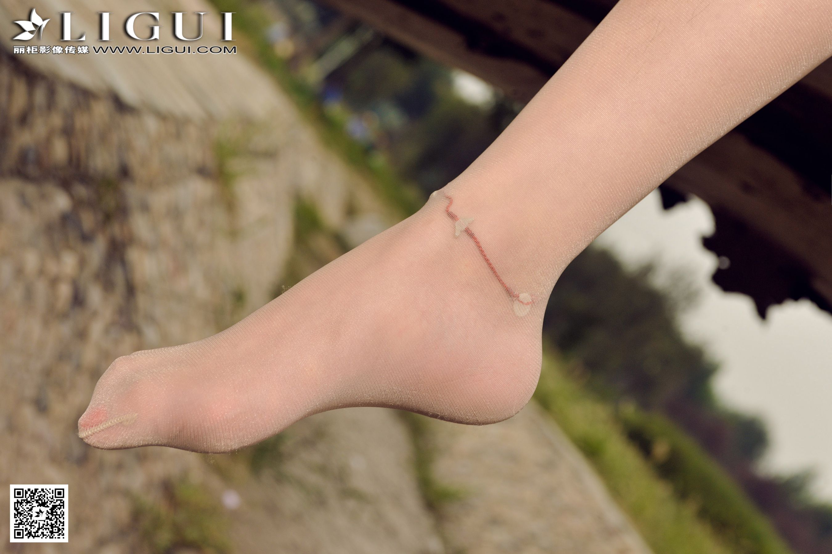 Model 凌凌《古典红裙系列》上下全集 [丽柜] 丝足写真集