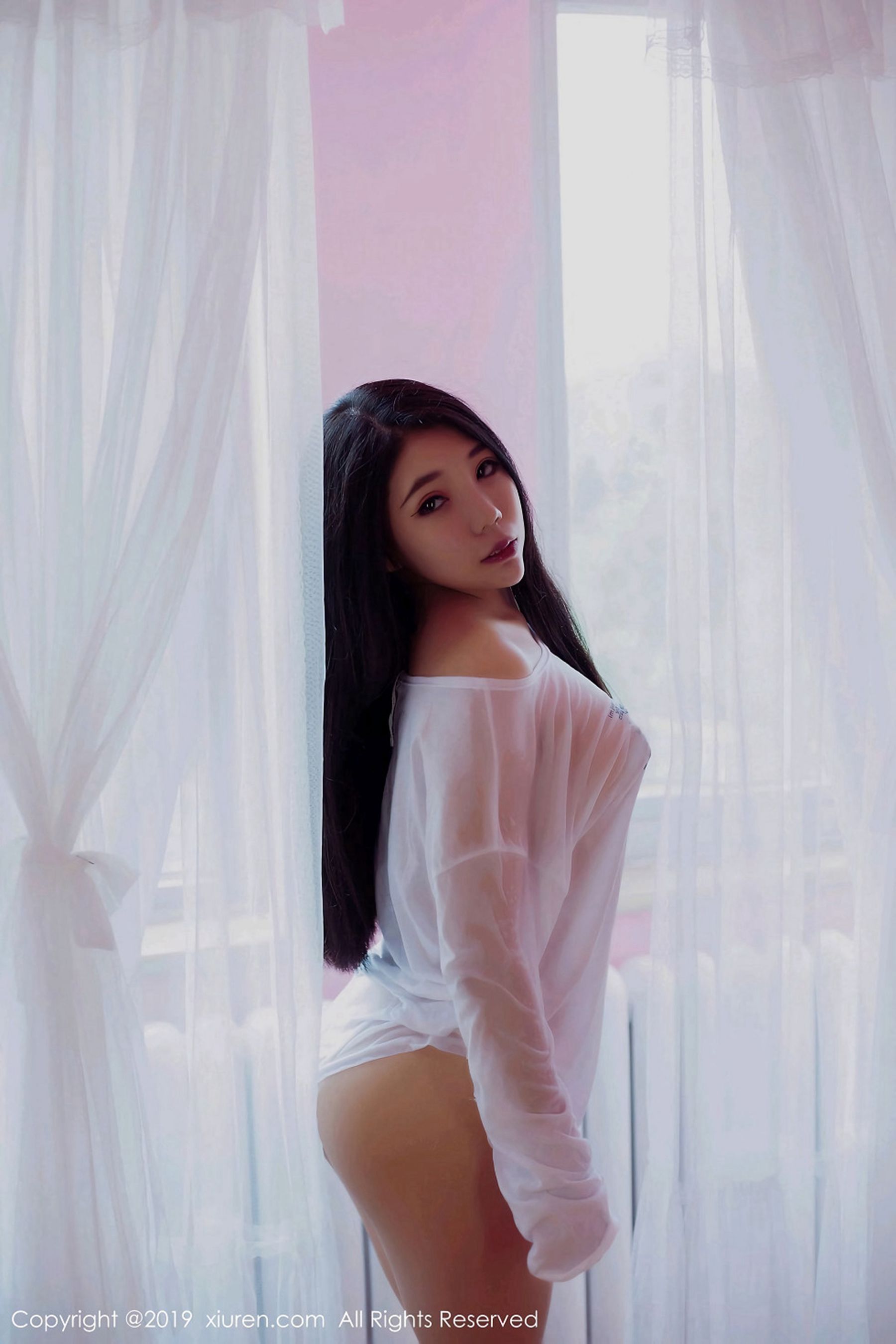 放空lily《混元超大纯天然蜜桃臀妹子》 [秀人XIUREN] No.1553 写真集