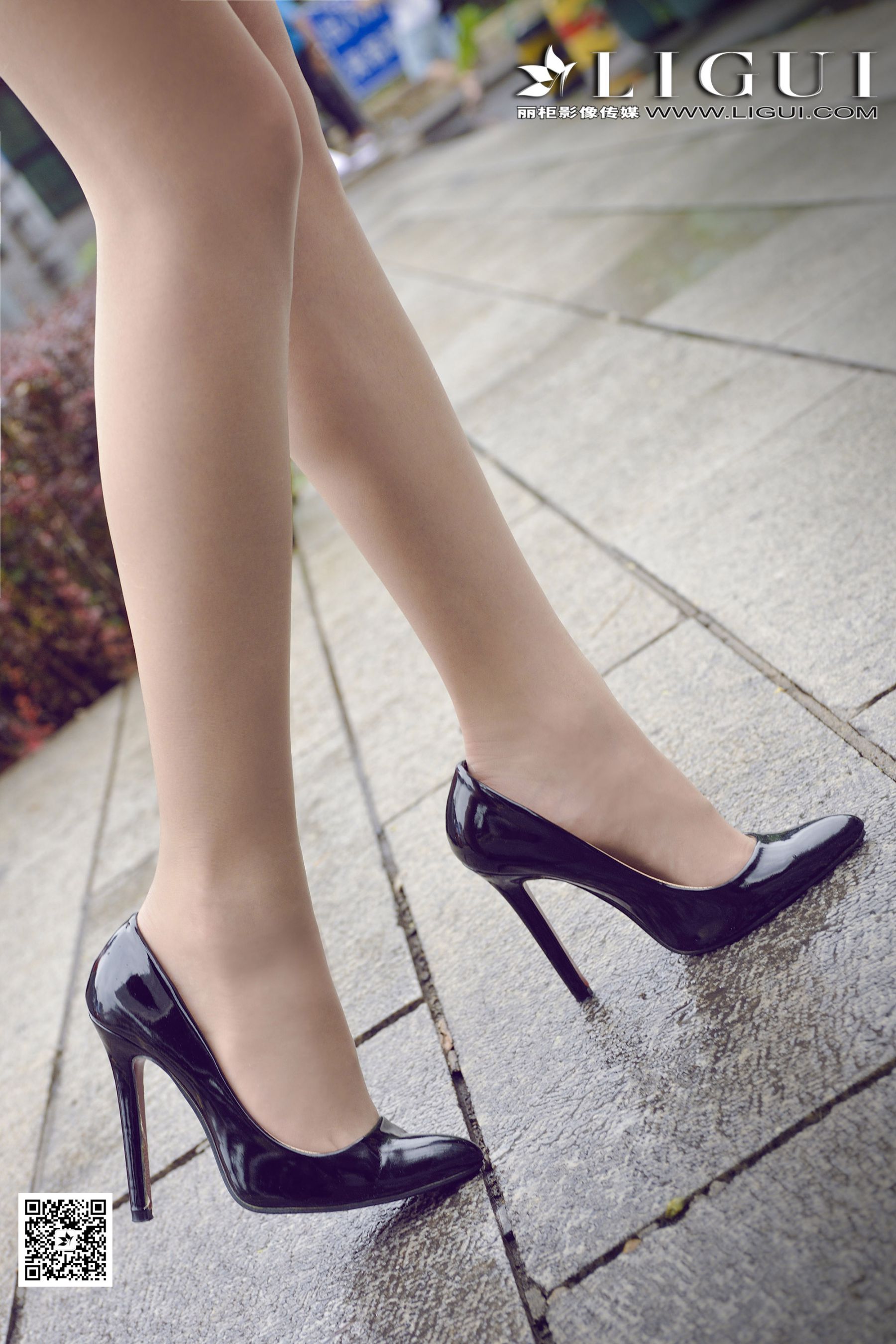 可馨《下雨天街拍OL》 [丽柜] 美腿丝足写真集