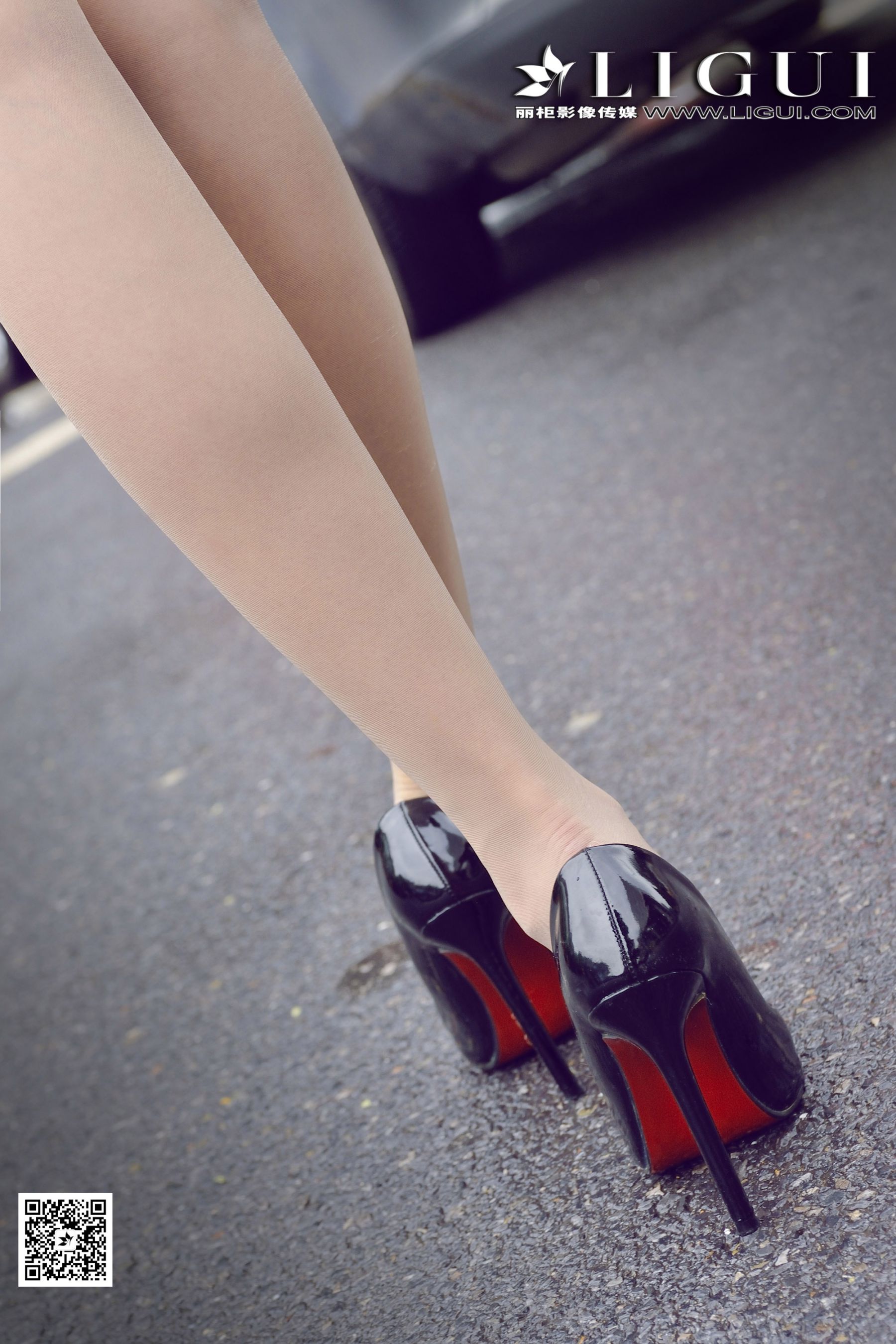 可馨《下雨天街拍OL》 [丽柜] 美腿丝足写真集