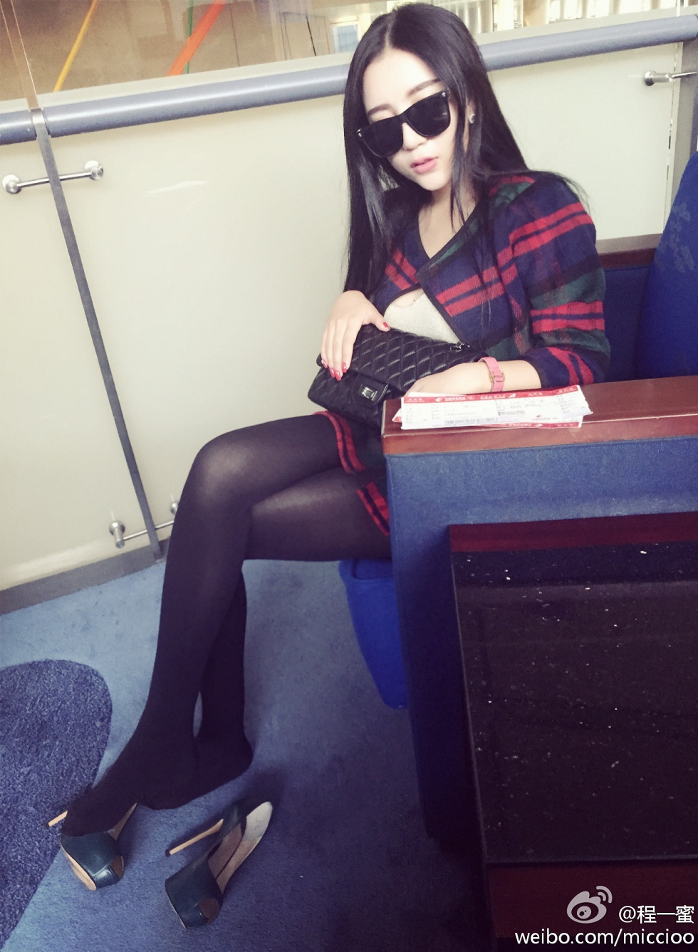 内地嫩模程一蜜肥臀巨乳海量微博性感写真500P