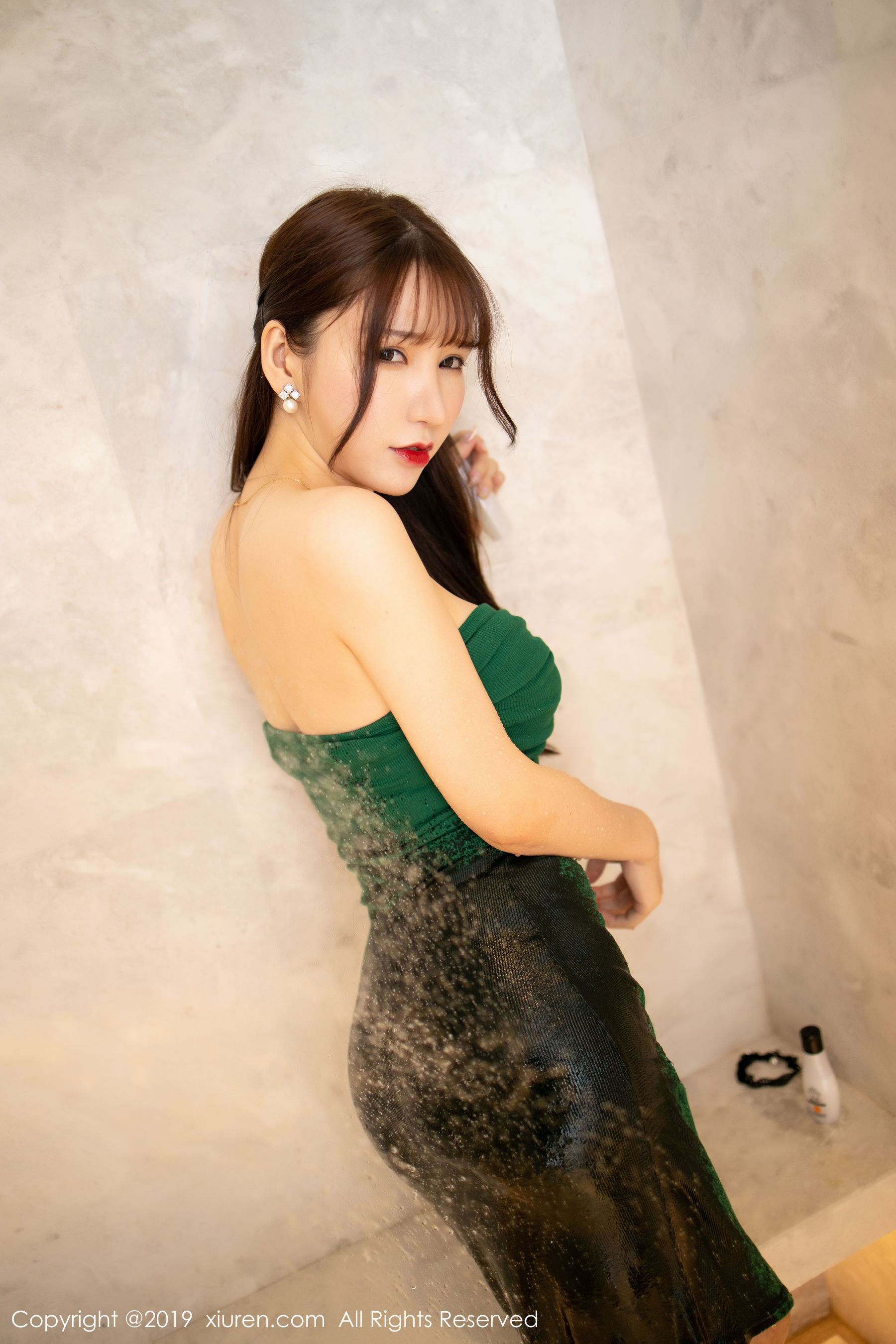 周于希Sandy《淋漓剔透的湿身私房魅惑》 [秀人XIUREN] No.1703 写真集