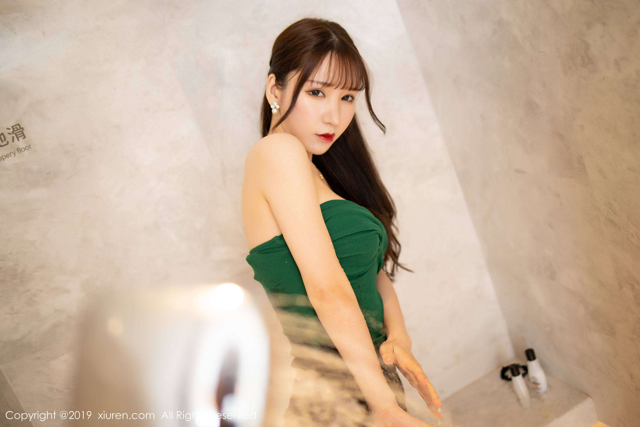 周于希Sandy《淋漓剔透的湿身私房魅惑》 [秀人XIUREN] No.1703 写真集