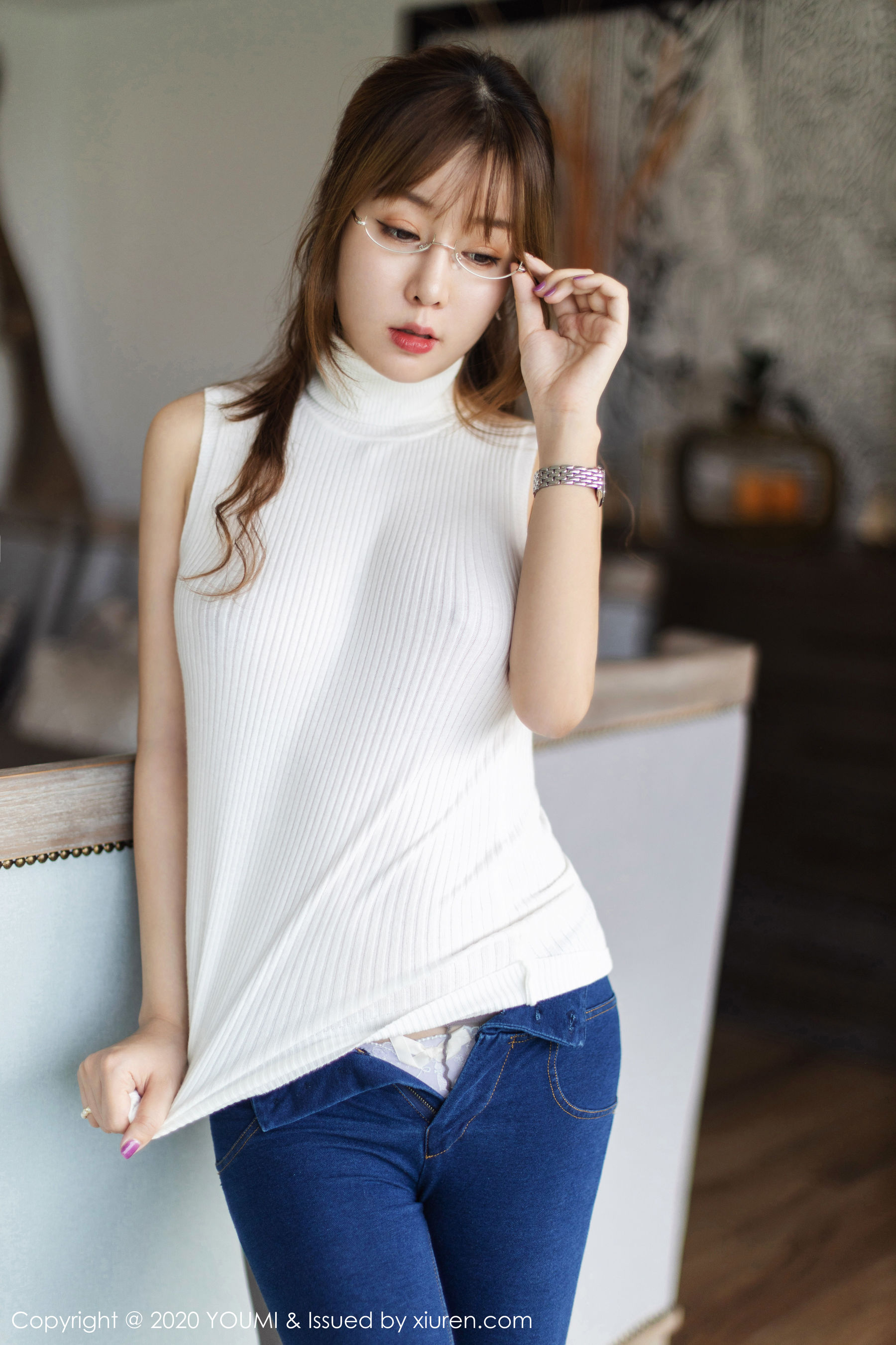 王雨纯《牛仔裤+眼镜OL丝袜》 [尤蜜荟YouMi] Vol.407 写真集