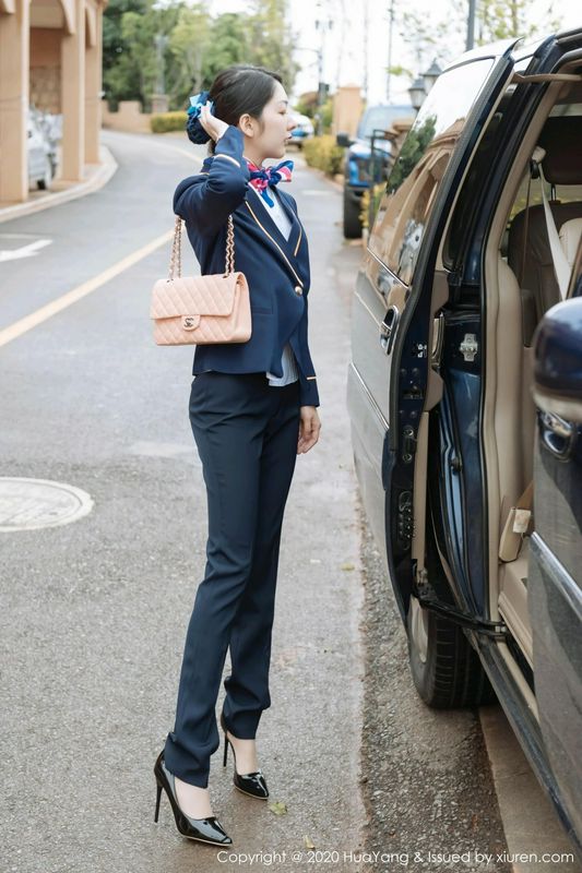 HuaYang花漾写真VOL.248Angela小热巴职业装车拍系列