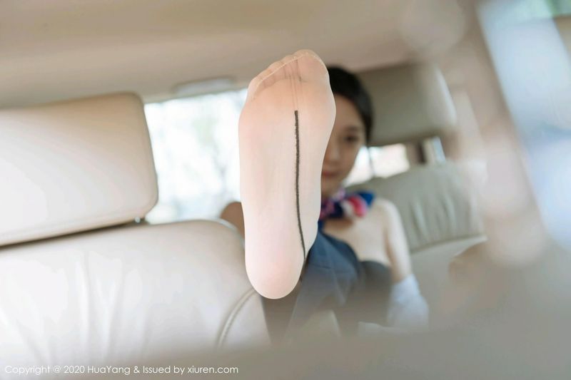 HuaYang花漾写真VOL.248Angela小热巴职业装车拍系列