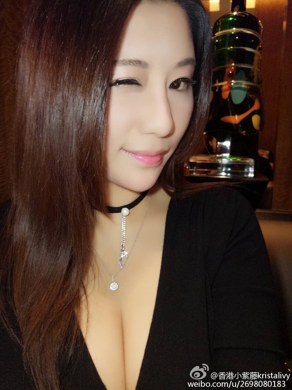 胸模香港小紫藤Kristalivy超级豪乳撩人诱惑写真38P