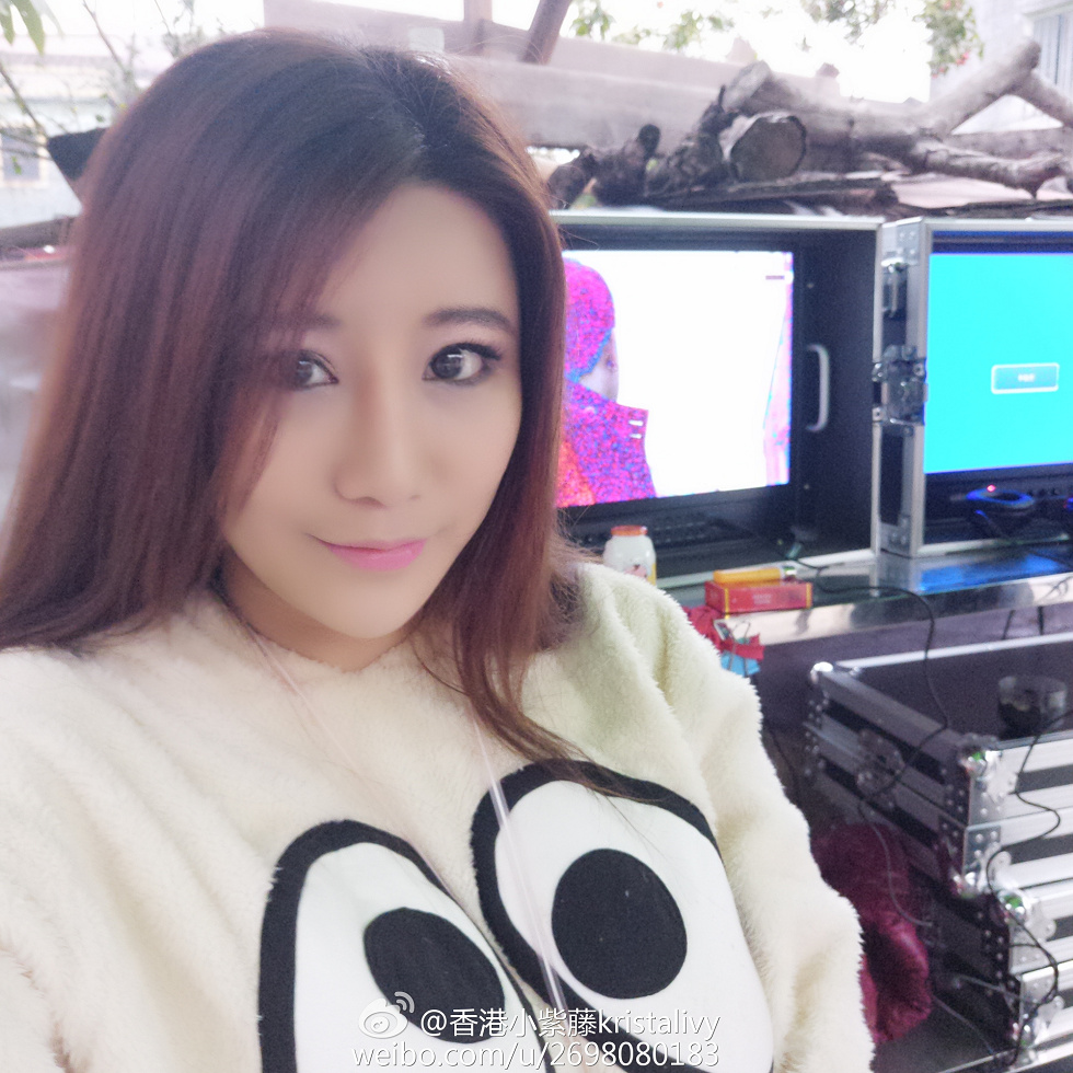 胸模香港小紫藤Kristalivy超级豪乳撩人诱惑写真38P