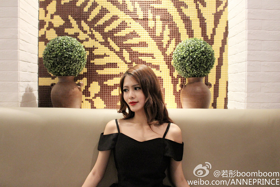 内地嫩模若彤boomboom丰乳大肥臀微博海量写真568P