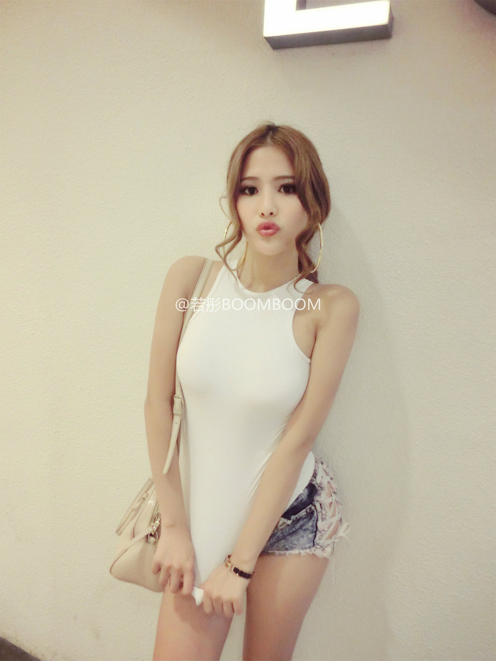内地嫩模若彤boomboom丰乳大肥臀微博海量写真568P
