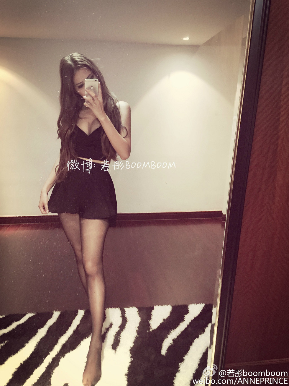 内地嫩模若彤boomboom丰乳大肥臀微博海量写真568P