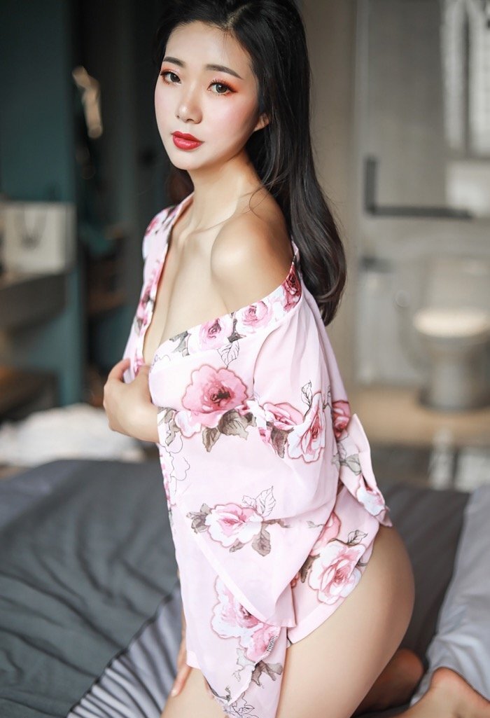 E奶女神宋KiKi大尺度人体写真 袒胸露乳大胆真空诱惑