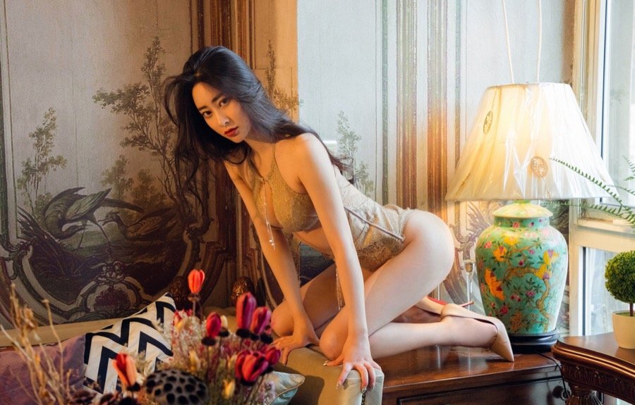 颇有大模风范 性感美女穆菲菲强大气场贵气十足