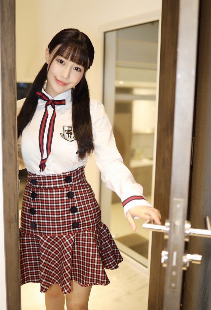 满足你的约炮幻想 甜美萌妹朱可儿学生装扮等你来撩