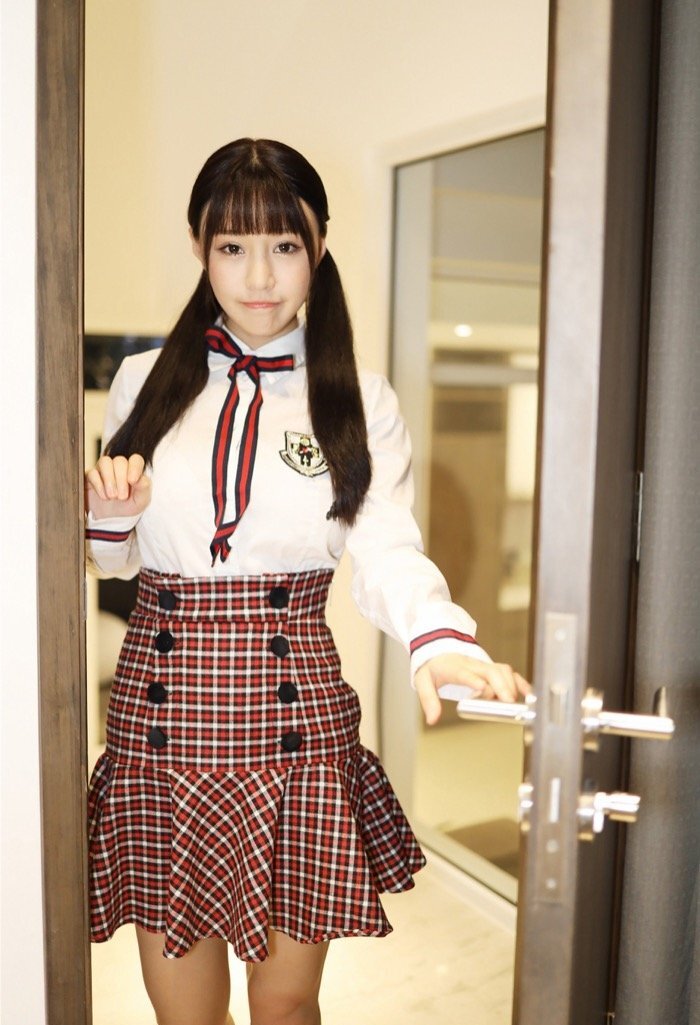 满足你的约炮幻想 甜美萌妹朱可儿学生装扮等你来撩