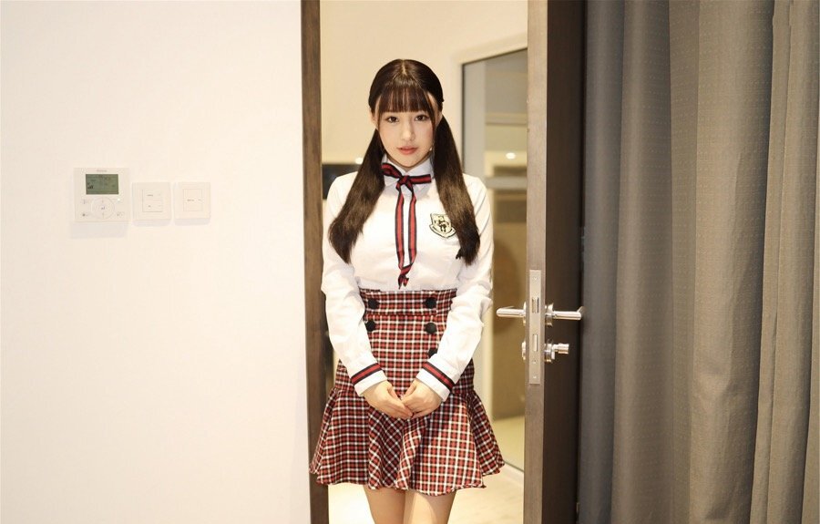 满足你的约炮幻想 甜美萌妹朱可儿学生装扮等你来撩