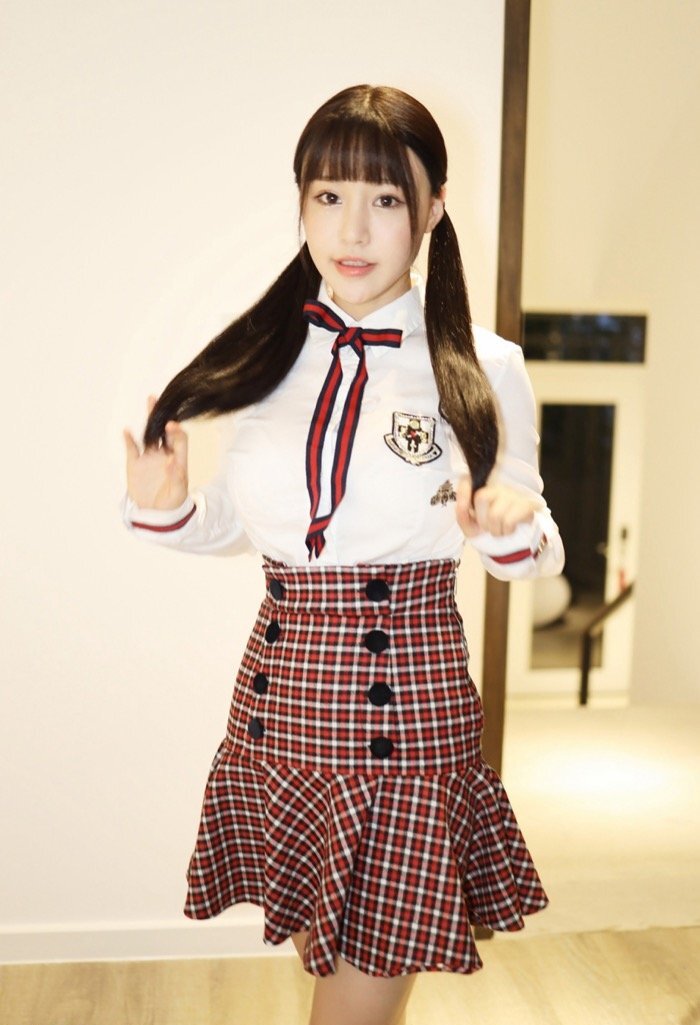 满足你的约炮幻想 甜美萌妹朱可儿学生装扮等你来撩