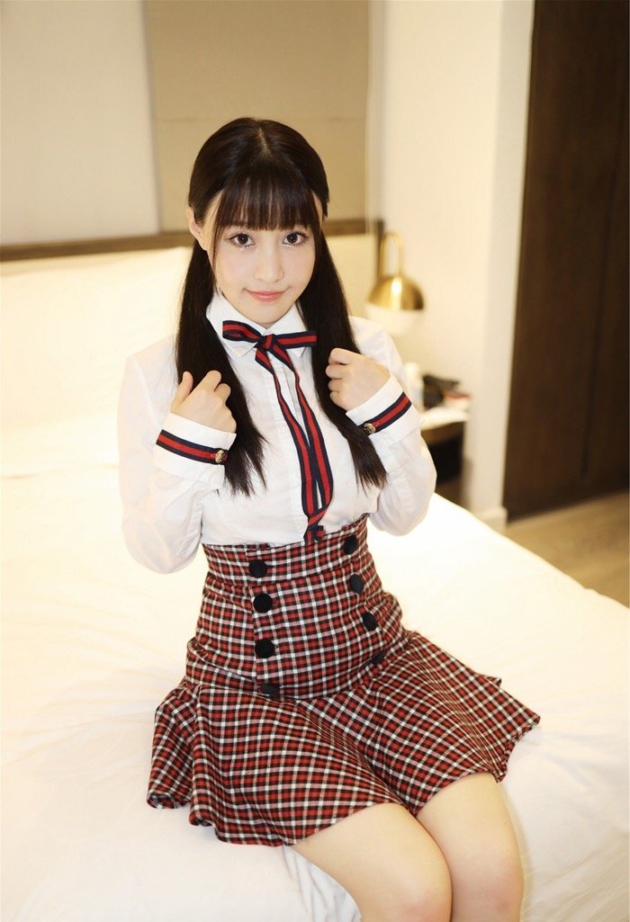 满足你的约炮幻想 甜美萌妹朱可儿学生装扮等你来撩