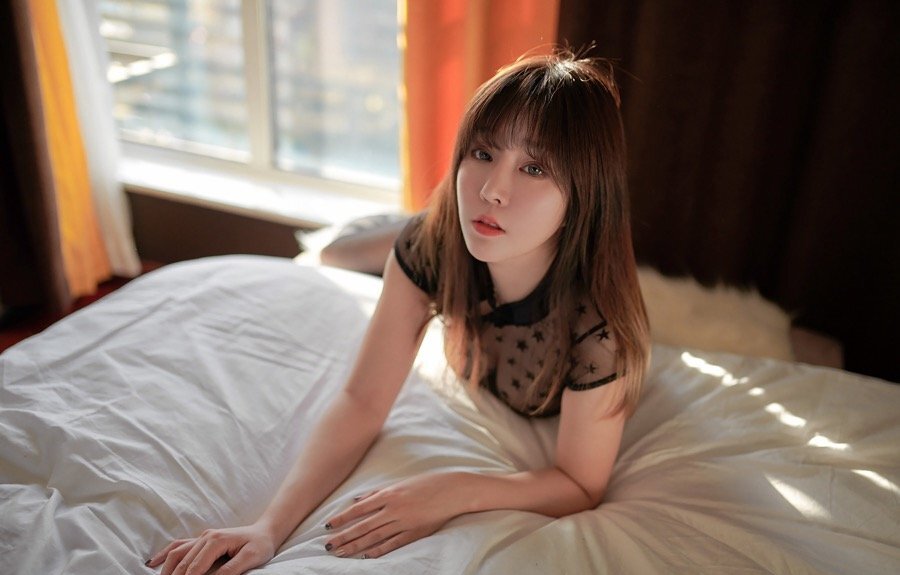 纯色欲女王雨纯黑白诱惑 若隐若现的性感娇躯撩人心脾