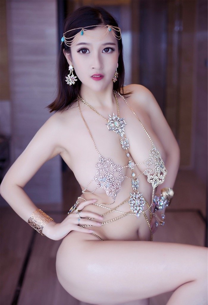 F罩杯美女双笙Alina血滴子内衣诱惑 异域风情美艳无比