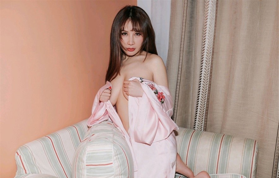 绝色人妻苏可儿床上诱惑 欲求不满如狼似虎