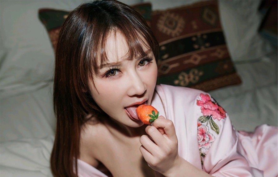 绝色人妻苏可儿床上诱惑 欲求不满如狼似虎