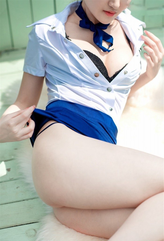 清纯不失性感 女神沈梦瑶空乘制服脱衣露胸