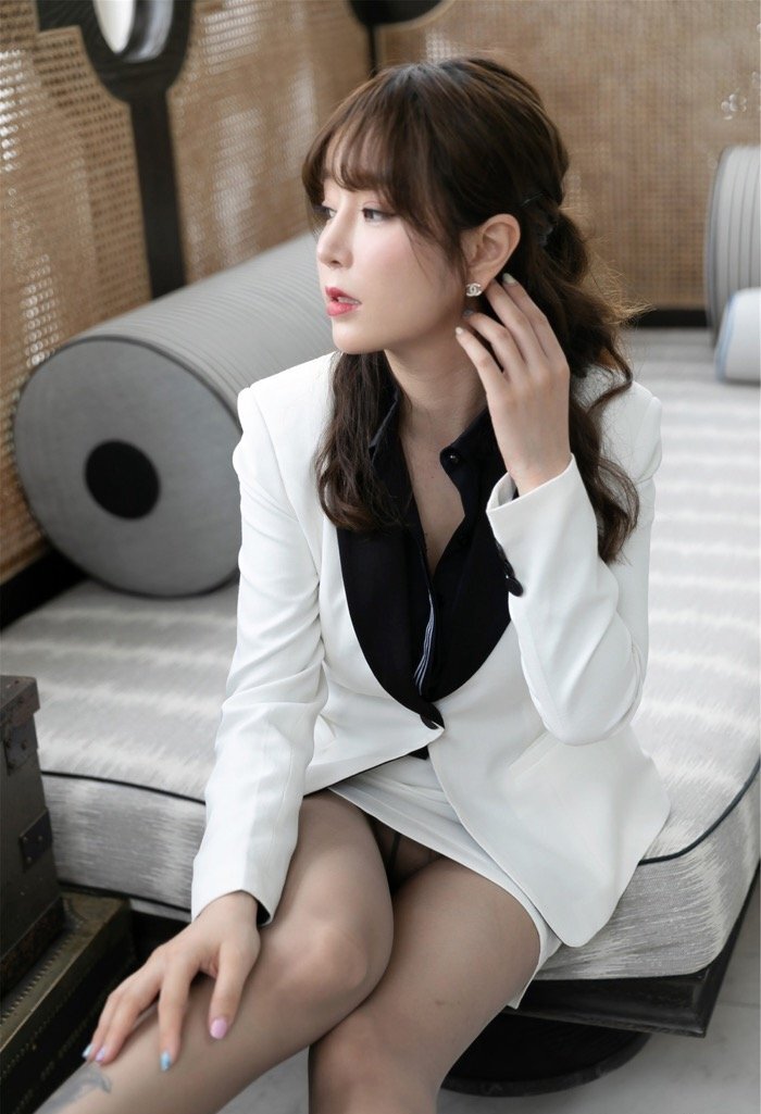 褪去衣装层层深入 绝色少妇王雨纯满足你的窥视幻想