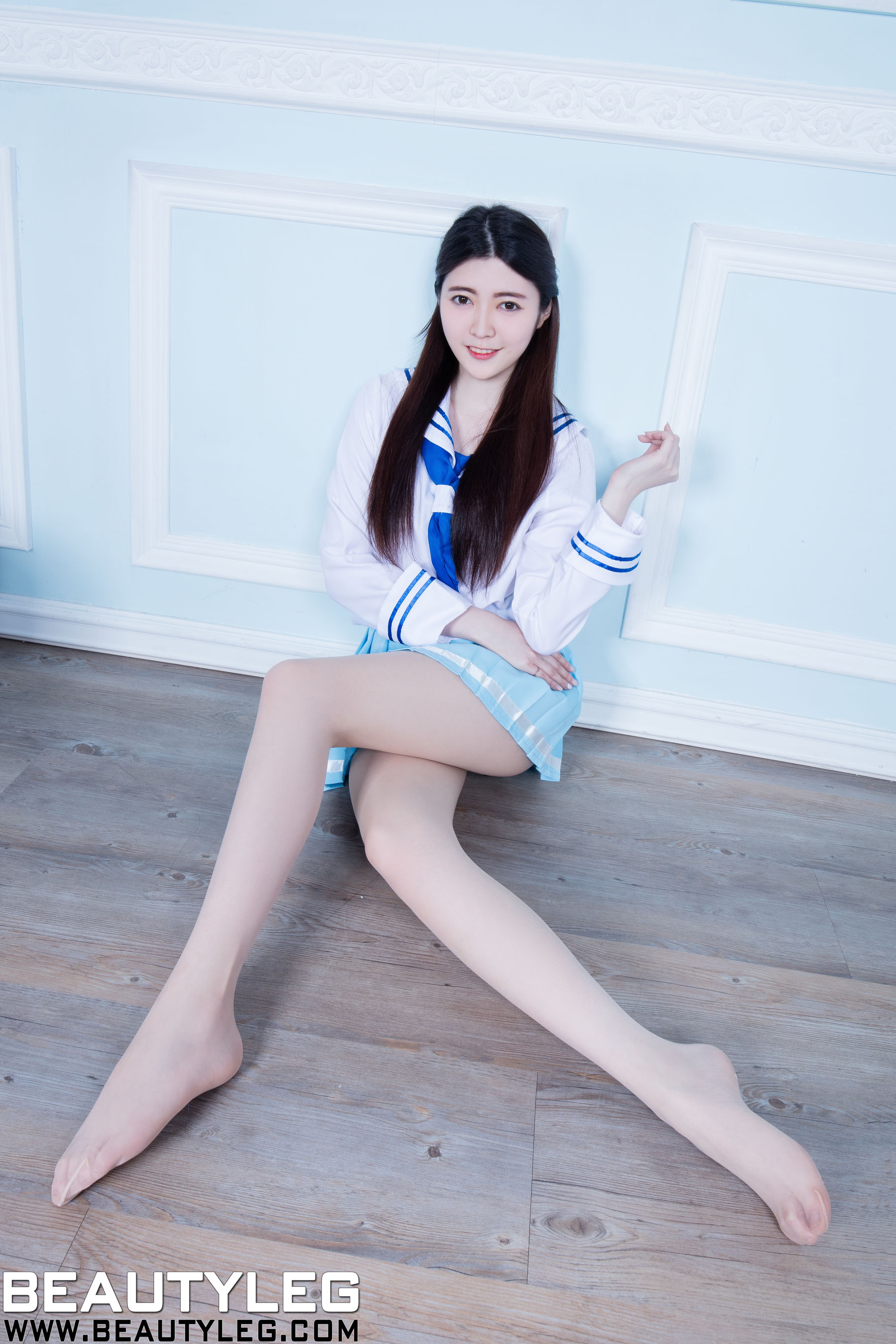 腿模Brindy《黑丝旗袍+学生装》 [BeautyLeg] No.1555 美腿写真集