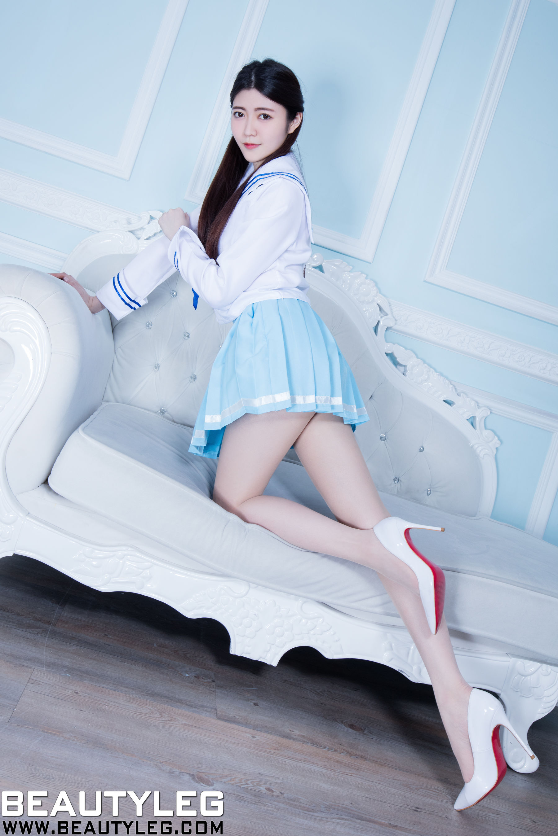 腿模Brindy《黑丝旗袍+学生装》 [BeautyLeg] No.1555 美腿写真集