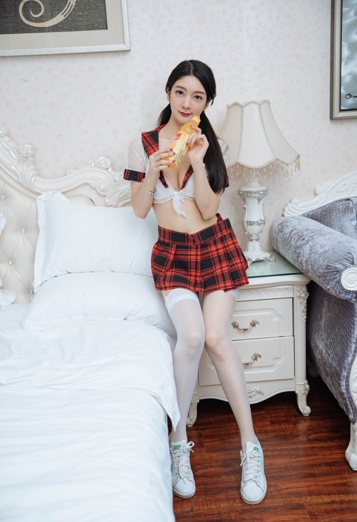 温柔女仆VS妩媚人妻 女模Angela喜欢猫角色扮演好诱人