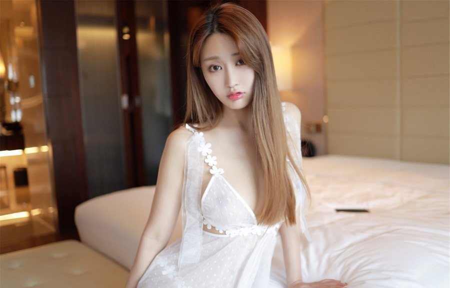 清纯美女奈美nana性感写真，半透明内衣现凸点