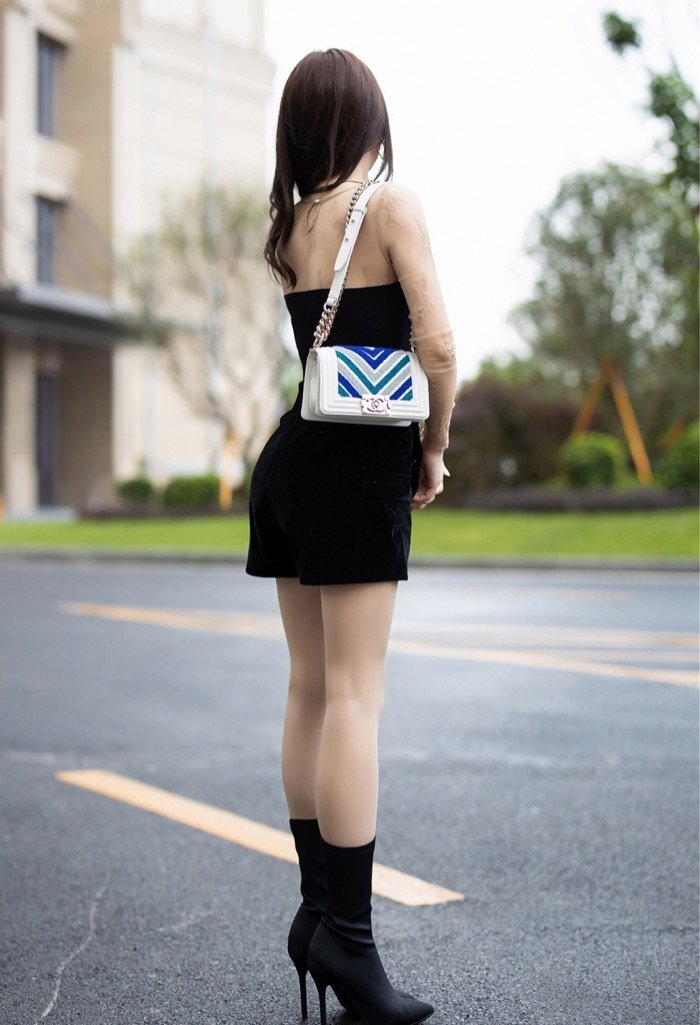 性感女神周于希户外车拍，翻云覆雨上演车震幻想