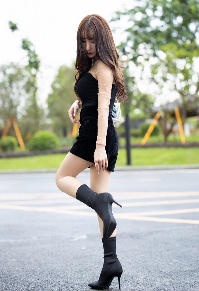 性感女神周于希户外车拍，翻云覆雨上演车震幻想