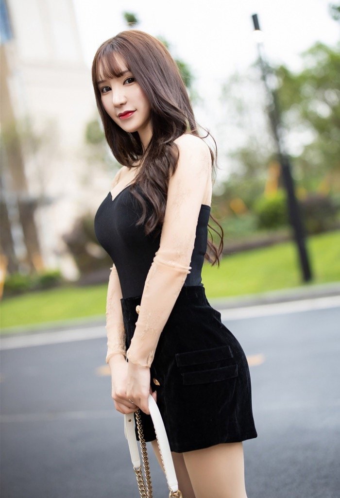 性感女神周于希户外车拍，翻云覆雨上演车震幻想