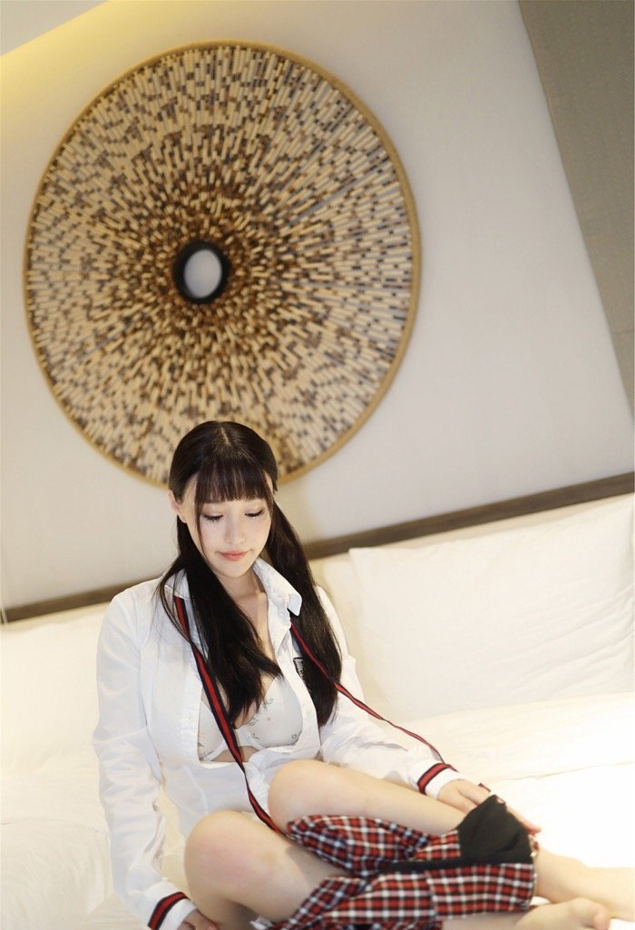 长相清纯身材太有料 甜美萌妹朱可儿衣衫渐退露豪乳