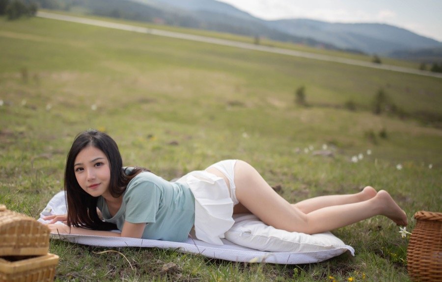 野外露出性感绽放 清纯女神徐微微美胸翘臀一览无遗