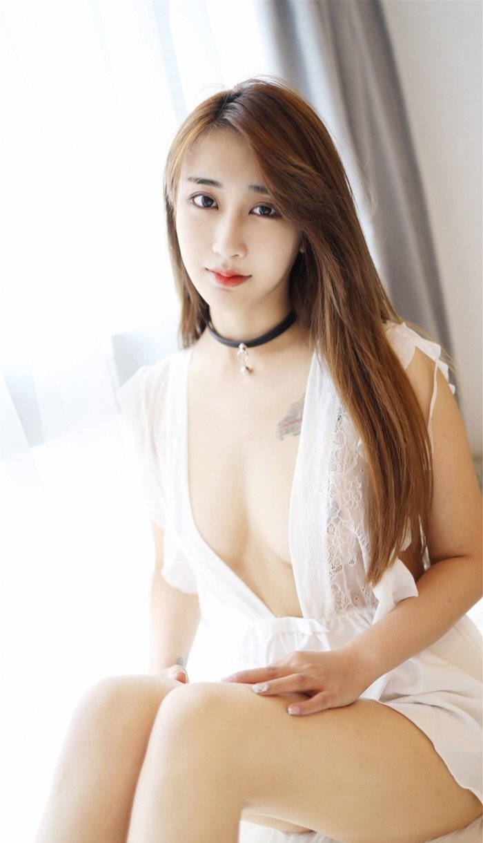 高颜值美女奈美nana大胸写真，高挑身材凹凸别致