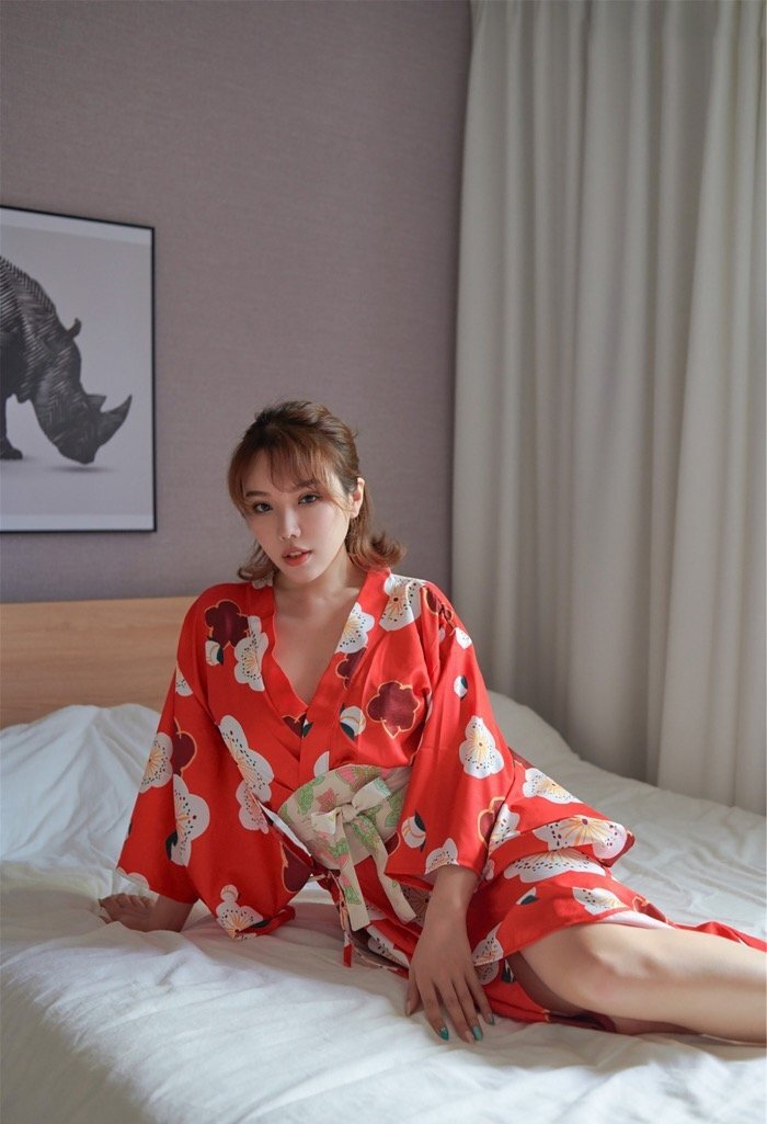 Q弹双乳呼之欲出 极品尤物黄楽然唯美写真火辣性感